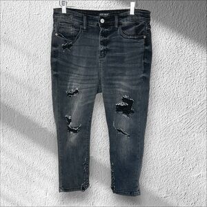 Judy Blue Stretch Gray Wash Distressed Capris‎ size 11/30 Festival Edgy Boho